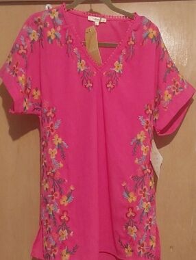 ANDREE BY UNIT Bright Pink Floral Embroidered V-Neck Tunic